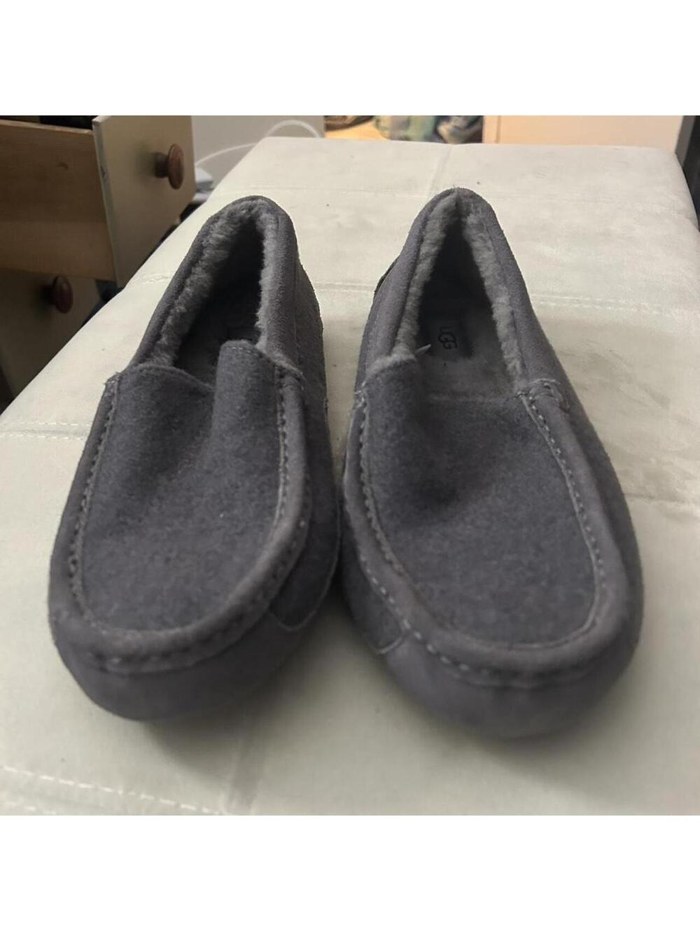 UGG Men's Gray Purple Slippers Size 9 New With Tags Comfortable and Cozy